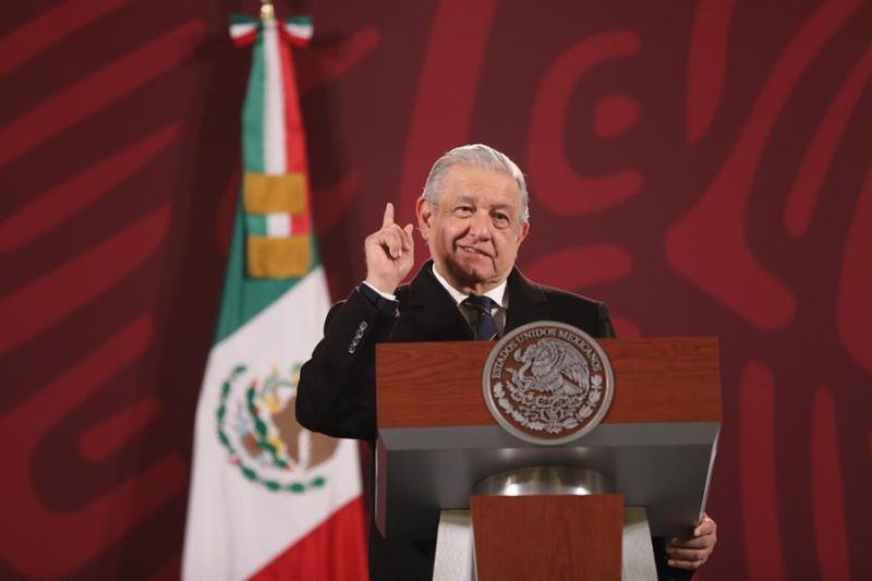El presidente mexicano Andrés Manuel López Obrador habla hoy durante una rueda de prensa en Palacio Nacional, en Ciudad de México (México). 