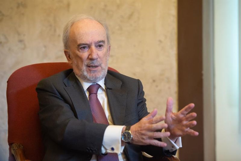 Santiago Muñoz Machado, director de la Real Academia Española y presidente de la Asociación de Academias de la Lengua (ASALE), habla durante una entrevista con Efe, el 11 de noviembre de 2022, en Arequipa (Perú). EFE/José Sotomayor Jiménez