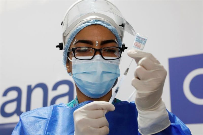 En un comunicado, la FDA explica que este producto sólo se autoriza para personas no contagiadas ni expuestas que tengan un sistema inmune que no les permita vacunarse o un historial de reacciones adversas a las vacunas. Foto de archivo. EFE