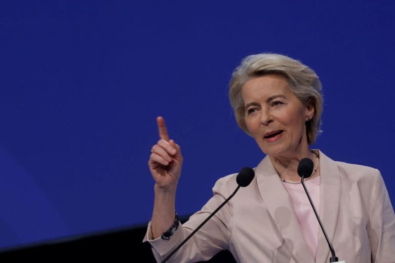 La presidenta de la Comisión Europea, Ursula von der Leyen, pronuncia un discurso durante la ceremonia de apertura del Congreso del Partido Popular Europeo en Valencia, en el este de España, el 29 de abril de 2025. EFE/ Kai Forsterling 01290425
