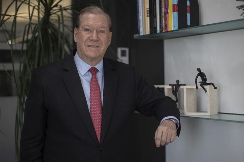 El presidente de la Asociación Mexicana de Banqueros (ABM), Julio Carranza, posa para fotos durante una entrevista con EFE el 10 de marzo de 2023, en Ciudad de México (México). EFE/ Isaac Esquivel 04 130323