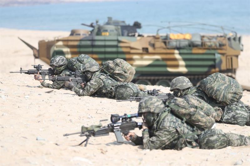 Marines participan en el ejercicio de desembarco anfibio Ssangyong entre Corea del Sur y EE. UU. EFE/EPA/YONHAP SOUTH KOREA OUT 01 290323