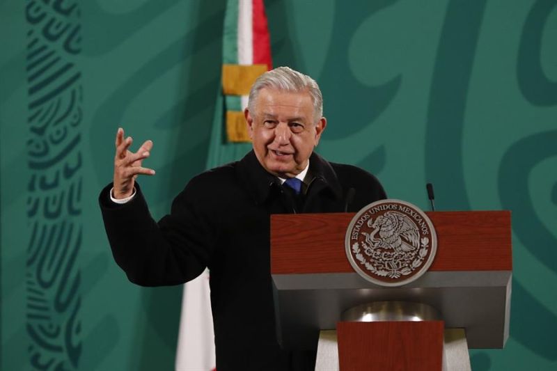 El presidente mexicano, Andrés Manuel López Obrador, habla durante una rueda de prensa matutina ayer, en el Palacio Nacional, en Ciudad de México (Mexico).