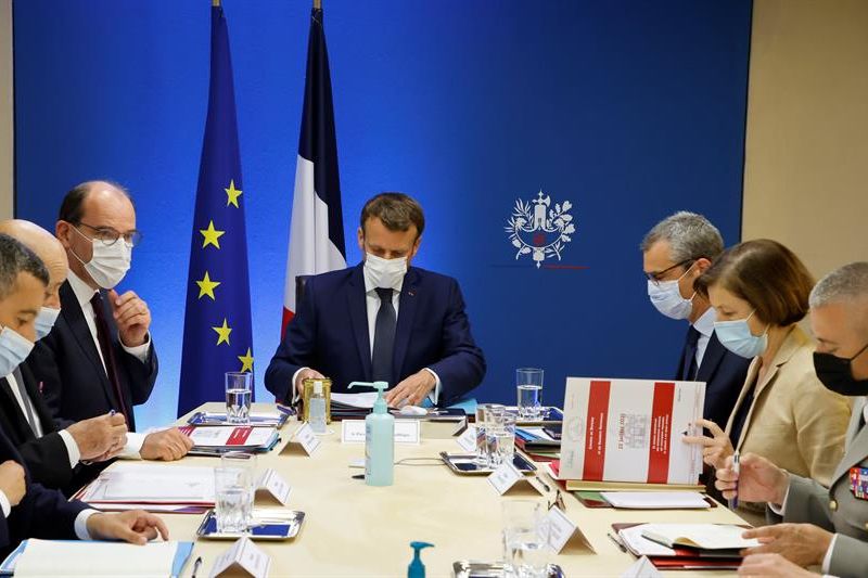 El presidente francés, Emmanuel Macron, organiza este jueves una reunión "excepcional" sobre el sistema de espionaje Pegasus con miembros de su Gobierno en el Palacio del Eliseo - 220721