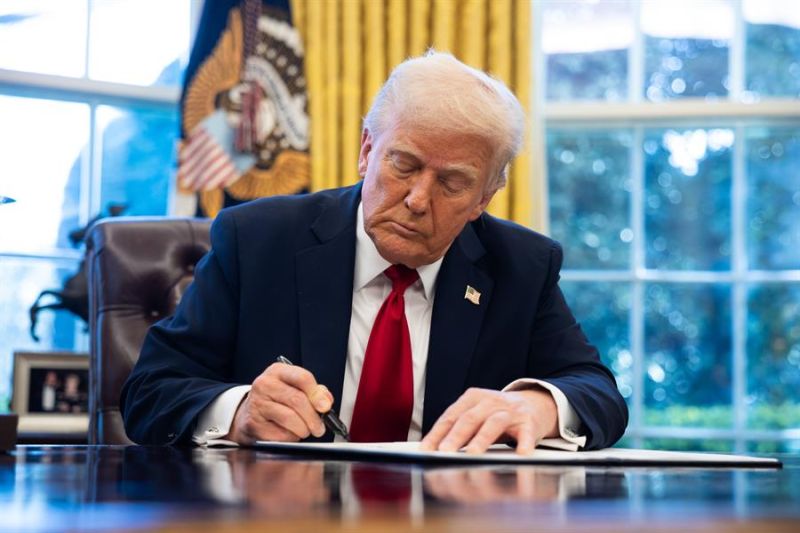 Foto de archivo del presidente de EE.UU. Donald Trump. EFE/FRANCIS CHUNG /