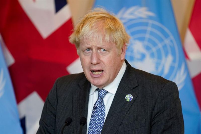 El primer ministro británico, Boris Johnson, se dirige a la prensa tras reunirse con el secretario general de Naciones Unidas, en la sede de Naciones Unidas, en Nueva York, Estados Unidos.