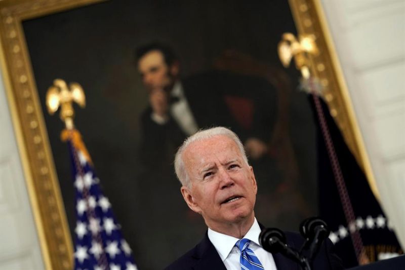 El presidente de Estados Unidos, Joe Biden, pronuncia un discurso sobre la recuperación económica en el Comedor Estatal de la Casa Blanca en Washington, DC, el 19 de julio de 2021.