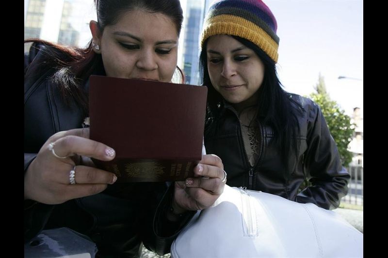 El costo de los visados de turismo y de negocios (B1/B2s y BCC) y de estudiantes e intercambio pasará de 160 dólares a 185 dólares. Fotografía de archivo. EFE/Martín Alipaz 01 280323