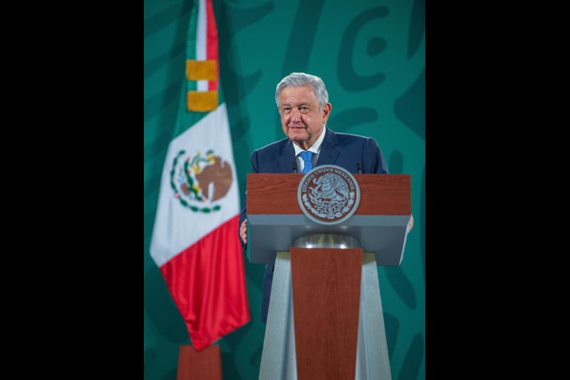 Fotografía cedida este viernes por la presidencia de México del mandatario mexicano, Andrés Manuel López Obrador, durante una rueda de prensa en Palacio Nacional de Ciudad de México.