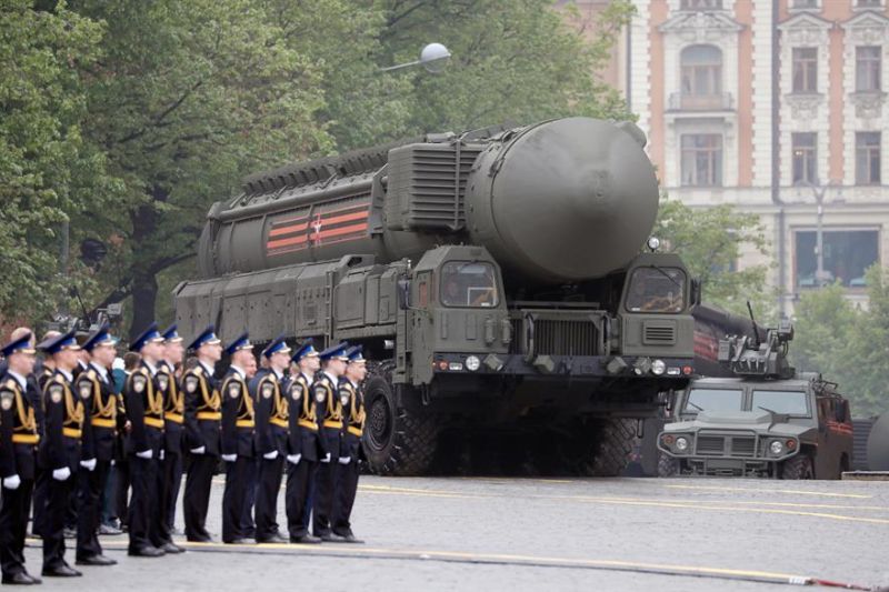 Un misil nuclear estratégico RS-24 Yars ruso en un desfile militar en la Plaza Roja de Moscú. EFE/Yuri Kochetkov 01 280923
