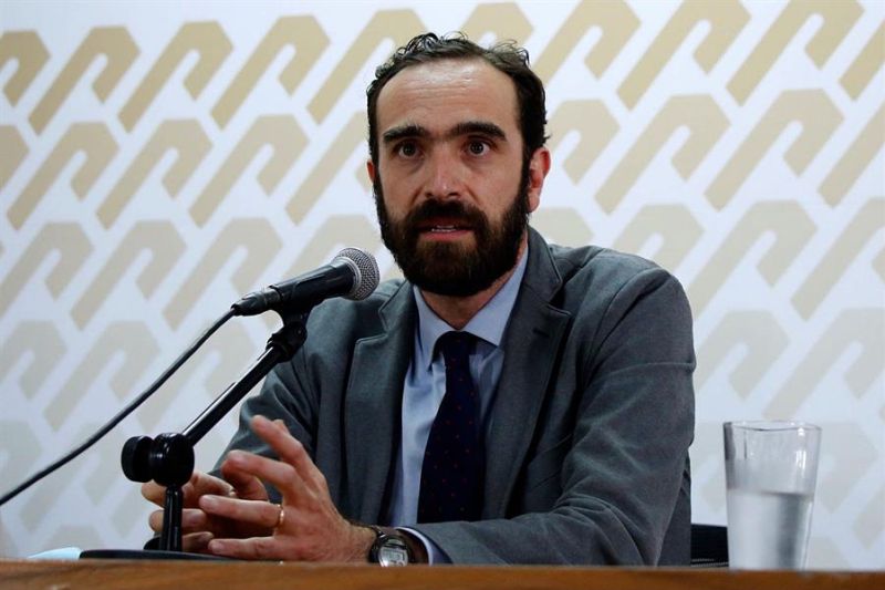 Fotografía cedida hoy por el Gobierno de la Ciudad de México que muestra al titular de la Secretaría de Movilidad de la capital, Andrés Lajous, durante una rueda de prensa. EFE/ Gobierno de la Ciudad de México