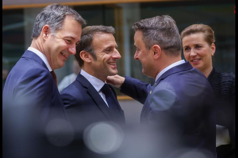 (De izquierda a derecha) el primer ministro belga, Alexander De Croo, el presidente francés, Emmanuel Macron, el primer ministro luxemburgués, Xavier Bettel, y la primera ministra danesa, Mette Frederiksen, durante el segundo día de reunión Consejo efe