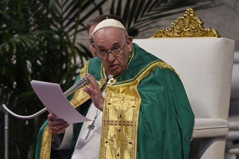 El papa Francisco durante su homilia en la misa para conmemorar el día de los pobres en El Vaticano. (Papa) 01 141122