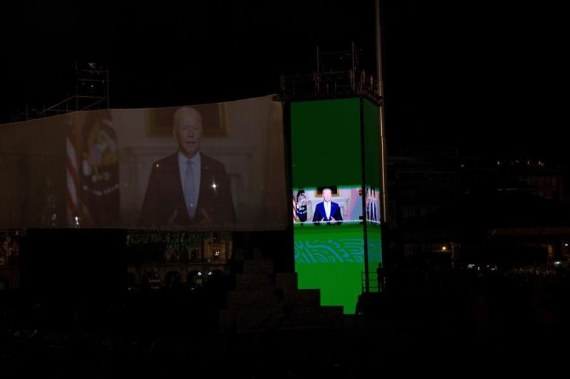El presidente de Estados Unidos Joe Biden da un mensaje por video durante la ceremonia del 200 aniversario de la consumación de independencia este lunes, en Ciudad de México (México).