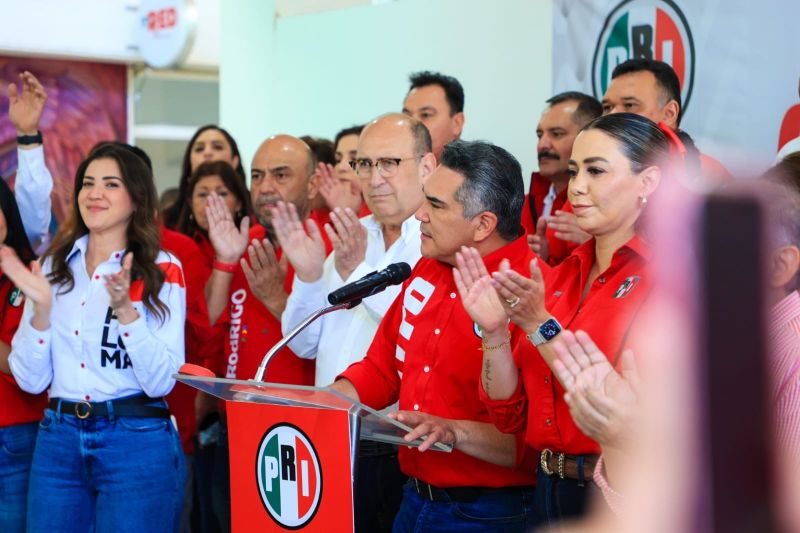 El Presidente del CEN del tricolor advirtió que "esa bola de cínicos y corruptos no van a seguir engañando a la gente". 01280425
