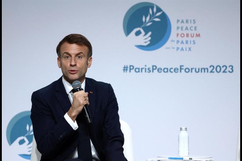 El presidente francés, Emmanuel Macron, pronuncia un discurso durante la sesión de apertura del Foro de París por la Paz, en el Palacio Brongniart de la capital francesa, el 10 de noviembre de 2023. EFE/EPA/STEPHANIE LECOCQ / POOL MAXPPP OUT 01 101123