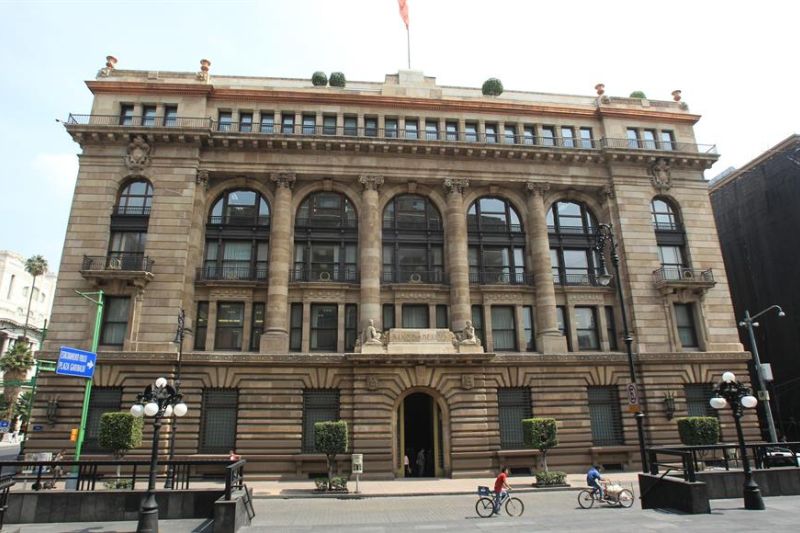 Vista general del edificio del Banco de México.