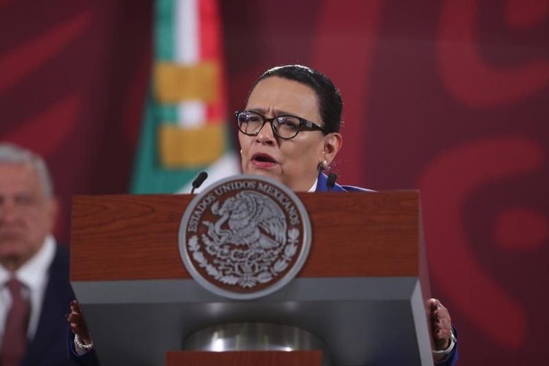 La secretaria de Seguridad y Protección Ciudadana Rosa Icela Rodríguez, habla durante la conferencia de prensa de la Presidencia, hoy, en el Palacio Nacional de la Ciudad de México (México). EFE/ Sáshenka Gutiérrez