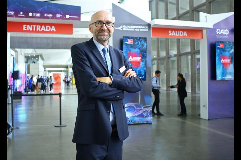El director general de la Italian German Exhibition Company, Bernd Rohde, posa en una entrevista con EFE durante la quinta edición de la feria Industrial Transformation México (ITM), en León (México). EFE/Luis Ramírez