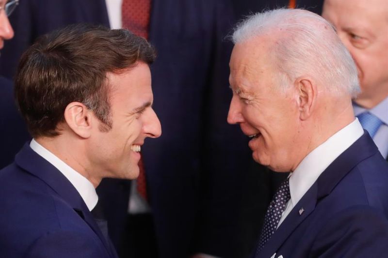 Los presidentes de Francia y EE.UU., Emmanuel Macron y Joe Biden 01 050423
