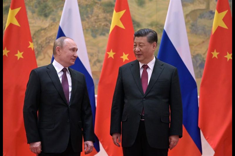 Imagen de archivo de los presidentes ruso, Vladimir Putin, y chino, Xi Jinping.  01 150922