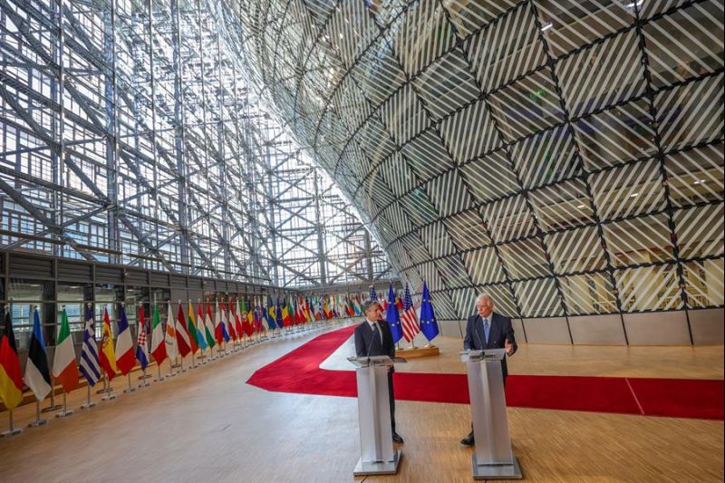El secretario de Estado de EEUU, Antony J. Blinken (iz) y el Alto representante de la Unión Europea para la Política Europea, Josep Borrell (d) en rueda de prensa tras una reunión del llamado Consejo Energético EEUU-UE, hoy 4 de abril de 2023. EFE/EPA