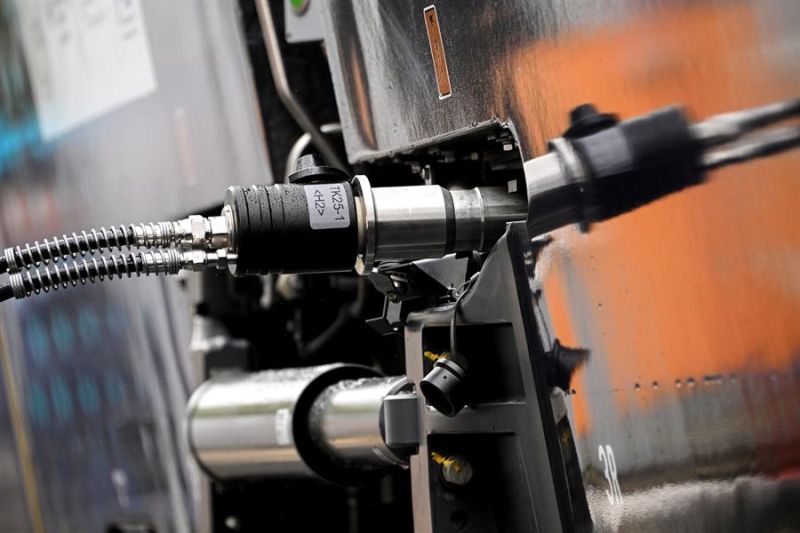 Los valores oficiales de consumo de combustible y emisiones de CO2 se redujeron en torno a un 7,3 % entre 2018 y 2022. Fotografía de archivo. EFE/Sascha Steinbach