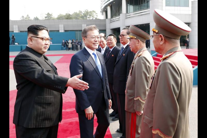 Imagen de Archivo del líder norcoreano, Kim Jong-un (i).01 231222
