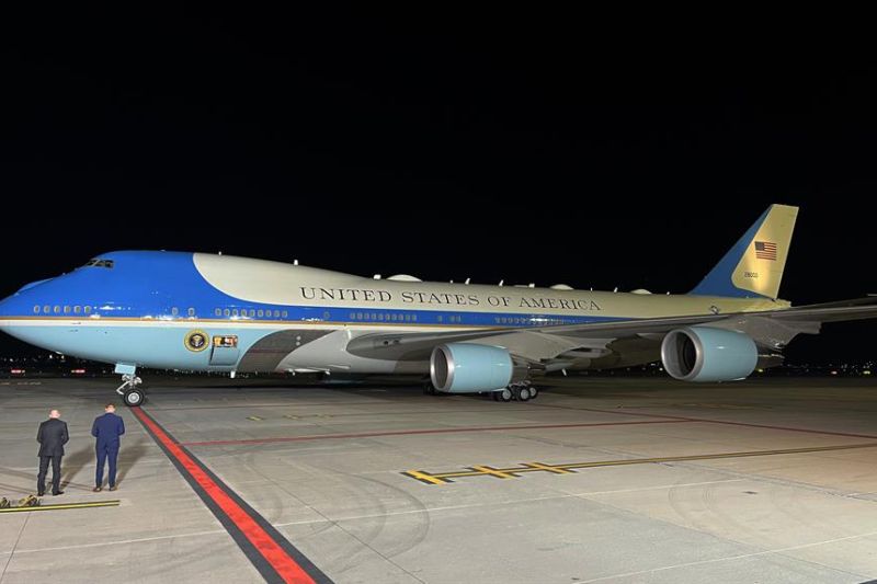 El avión Air Force One, aeronave presidencial de la Fuerza Aérea de Estados Unidos, fue registrado este domingo, 8 de enero, a su llegada el Aeropuerto Internacional Felipe Ángeles (AIFA), en el municipio de Zumpango, Estado de México (México) 01 090123