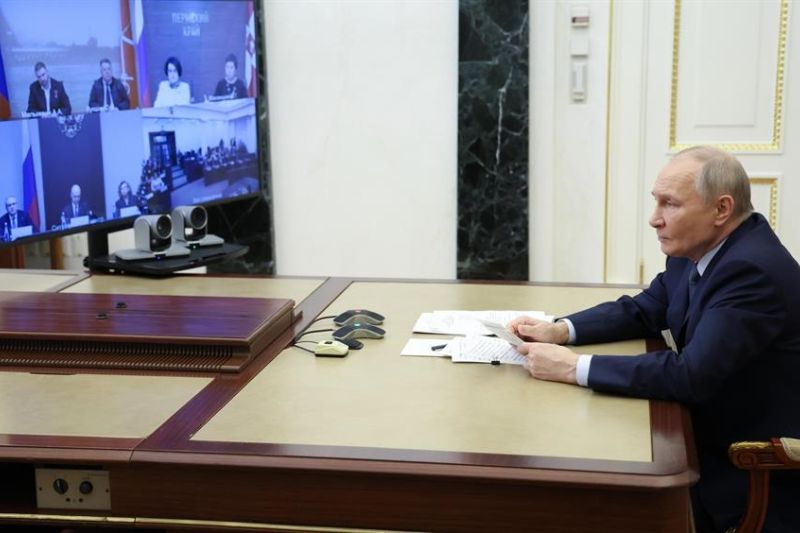 El presidente ruso Vladimir Putin celebra la reunión anual del Consejo Presidencial para la Sociedad Civil y los Derechos Humanos a través de videoconferencia en el Kremlin de Moscú, Rusia, 10 de diciembre de 2024. (Rusia, Moscú) EFE/EPA/ALEXANDER KAZAKOV