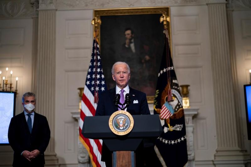 El presidente de EE.UU., Joe Biden, habla este 26 de enero de 2021, desde la Casa Blanca, en Washington.