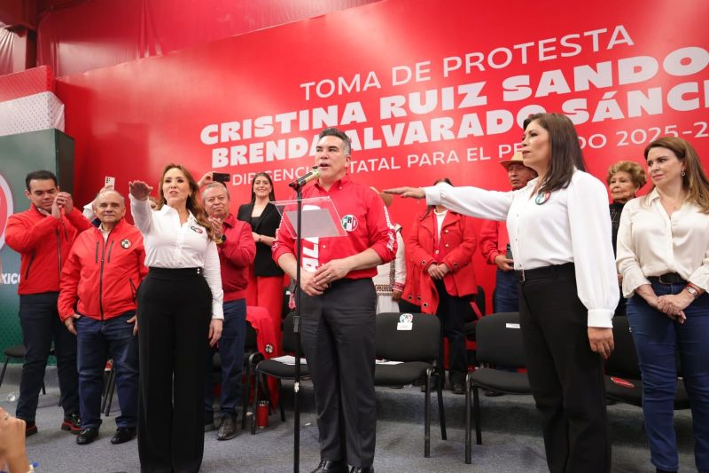 Alejandro Moreno toma protesta a Cristina Ruiz como nueva presidenta del PRI en el Estado de México 02230225