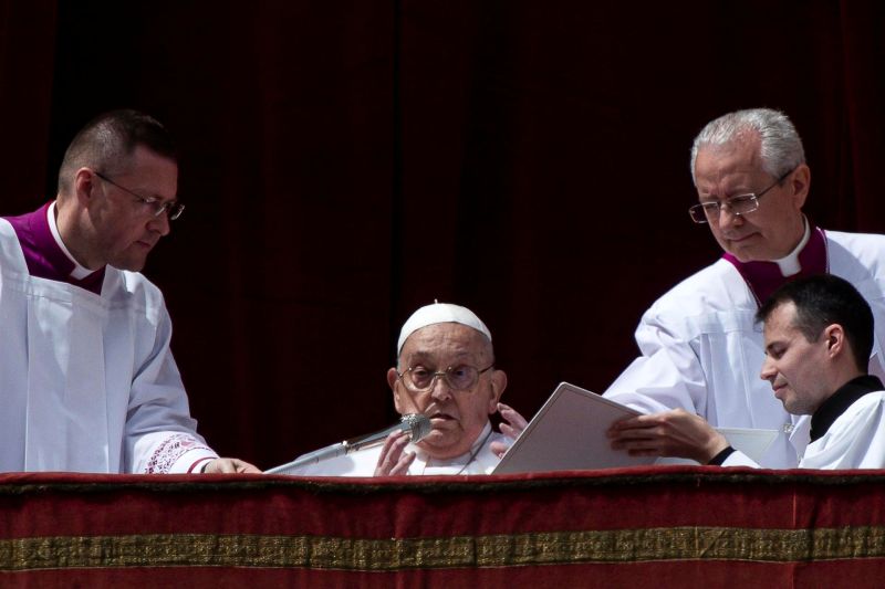 Papa Francisco - Holy Mass Easter Sunday and Urbi et Orbi Blessing in Vatican 01200425