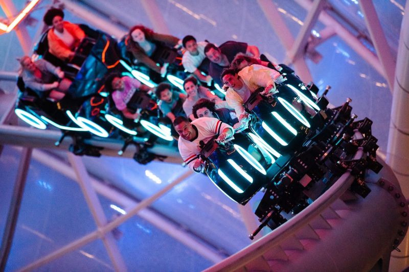 Disney transporta al mundo digital con la veloz montaña rusa Tron en Florida 01 150323