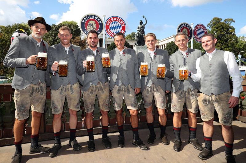 Bayern Munich players visit Oktoberfest 01 240923