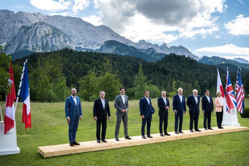Foto grupal el primer día de la cumbre del G7 de tres días en Schloss Elmau cerca de Garmisch-Partenkirchen, Alemania, el 26 de junio de 2022. 01 260622