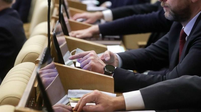 Votación en la Duma de los tratados de amistad, cooperación y asistencia mutua con las recién reconocidas repúblicas separatistas prorrusas de Donetsk y Lugansk, en el este de Ucrania.
