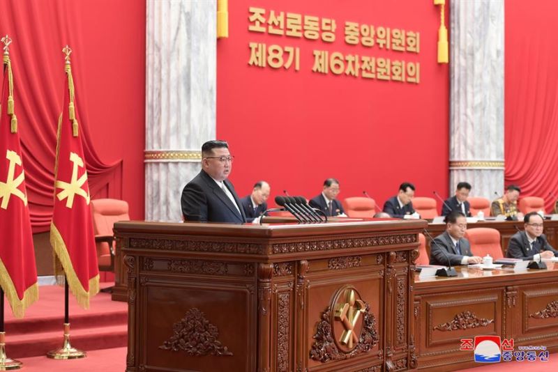 Kim Jong-un fija nuevas metas en autodefensa del país en importante plenario 01 281222