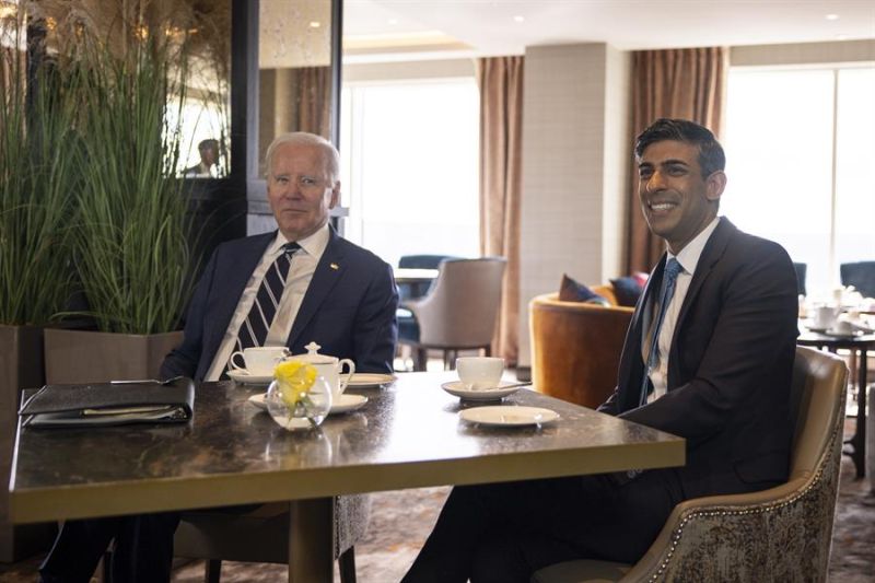 Foto de archivo del presidente estadounidense, Joe Biden (I) y el primer ministro británico, Rishi Sunak (D). EFE/EPA/TOLGA AKMEN / POOL 01 080623
