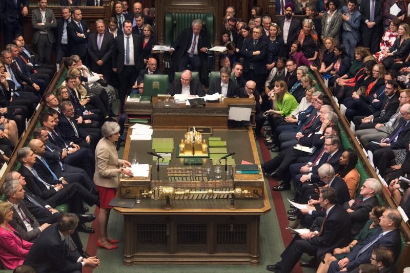 El Parlamento británico debate la petición popular de cancelar el "brexit".