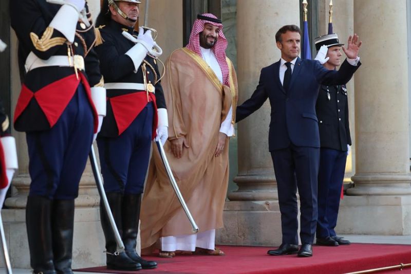 El presidente francés, Emmanuel Macron, se reunió en el Elíseo con el príncipe heredero saudí, Mohamed Bin Salmán 01 290722