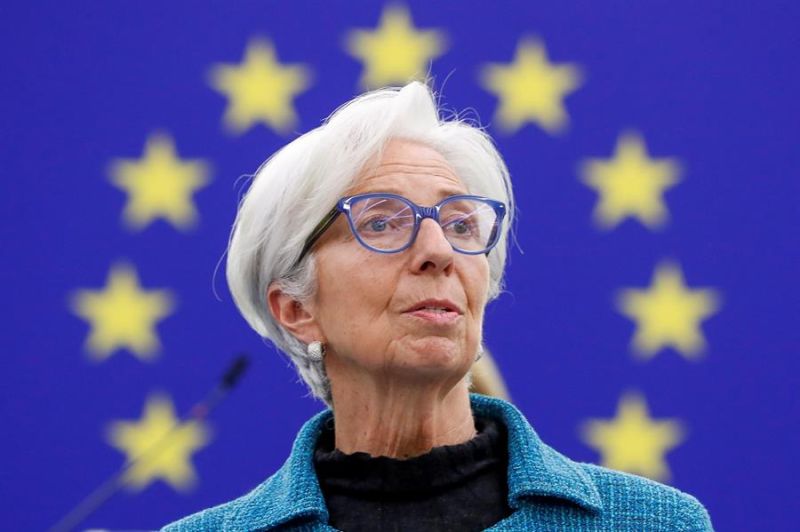 La presidenta del Banco Central Europeo, Christine Lagarde, pronuncia su discurso sobre el informe anual durante la sesión plenaria del Parlamento Europeo en Estrasburgo.