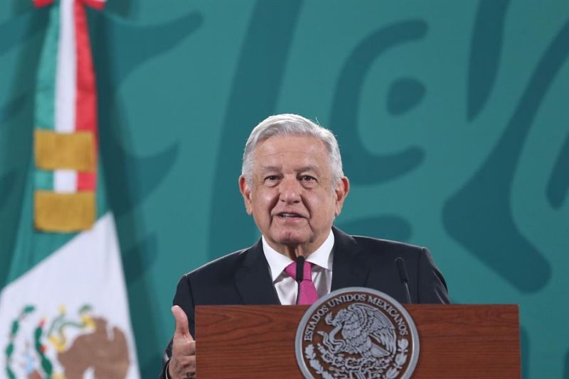 El presidente de México Andrés Manuel López Obrador, habla durante su conferencia matutina en Palacio Nacional de la Ciudad de México (México). 