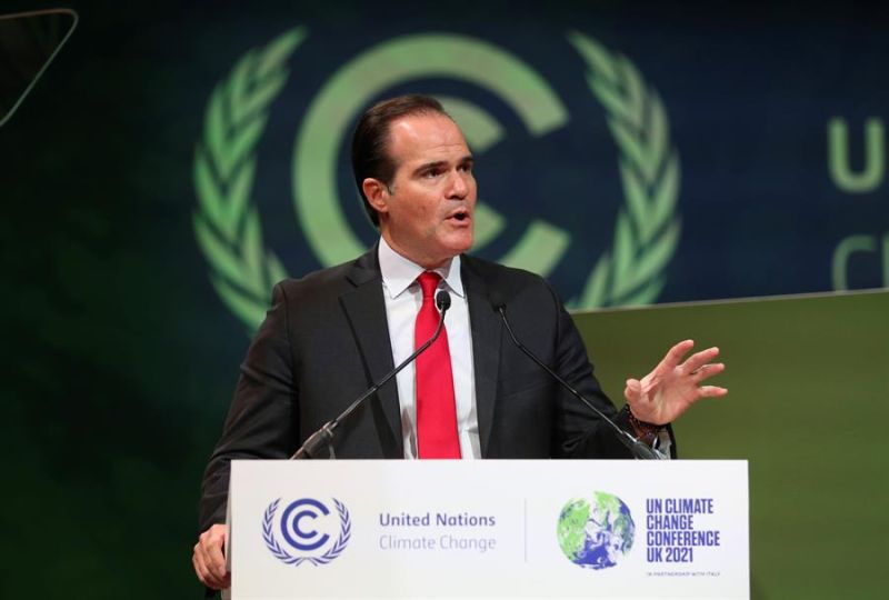El presidente del Banco Interamericano de Desarrollo (BID), Mauricio Claver-Carone, pronuncia un discurso en el marco de la Cumbre de Líderes Mundiales de la reunión climática COP26. 01 021121