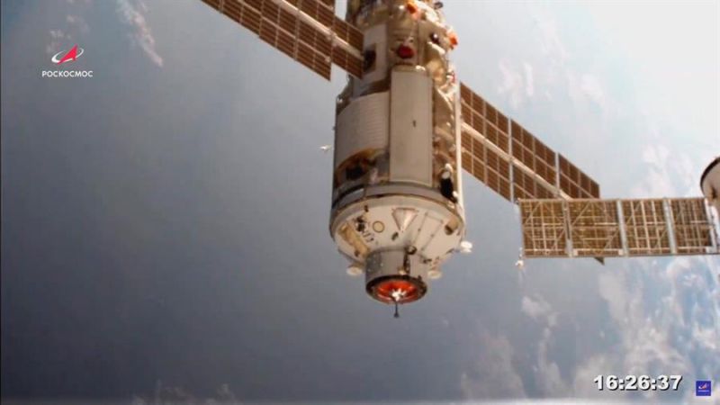 Imagen fija de la Corporación Espacial Estatal de Rusia ROSCOSMOS muestra el módulo de laboratorio multipropósito de Nauka acoplado a la Estación Espacial Internacional (ISS), el 29 de julio de 2021.