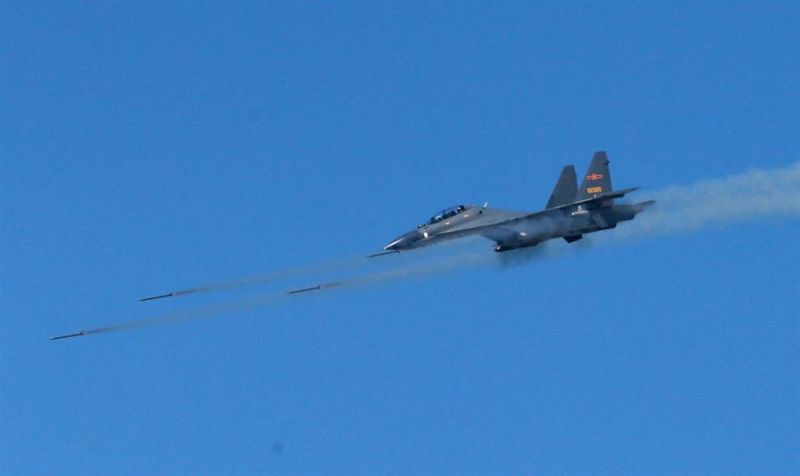 Un caza chino Su-30 en una exhibición aerea. 01 230622