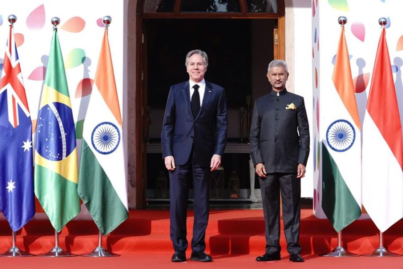 El ministro de Asuntos Exteriores de la India, S. Jaishankar (D), recibe al secretario de Estado de los EE. UU., Antony Blinken (I), para la reunión del G20 en Nueva Delhi. EFE/EPA/INDIAN MINISTRY OF EXTERNAL AFFAIRS 01 0203233