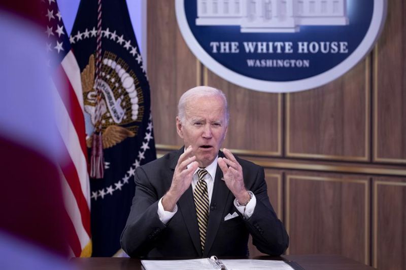El presidente de los Estados Unidos, Joe Biden, pronuncia un comentario sobre la Ley de Infraestructura Bipartidista en el edificio de la Oficina Ejecutiva de Eisenhower en el complejo de la Casa Blanca, en Washington, DC, EE. UU., 19 de octubre de 2022. 