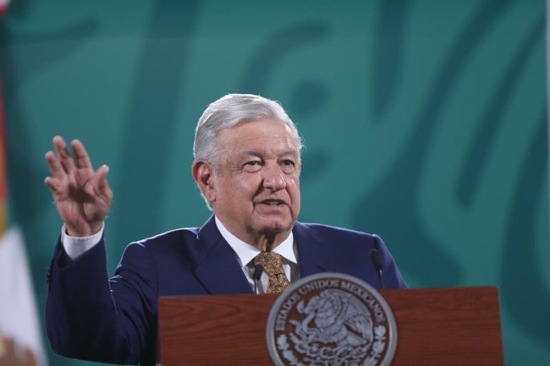 Fotografía de archivo del presidente de México, Andrés Manuel López Obrador, durante una conferencia de prensa matutina en el Palacio Nacional, en Ciudad de México (México). 