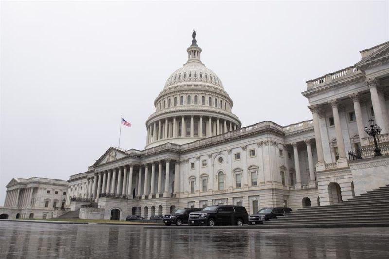 Vista exterior del Capitolio de EE.UU., sede del Congreso estadounidense, en una fotografía de archivo.  01 080822